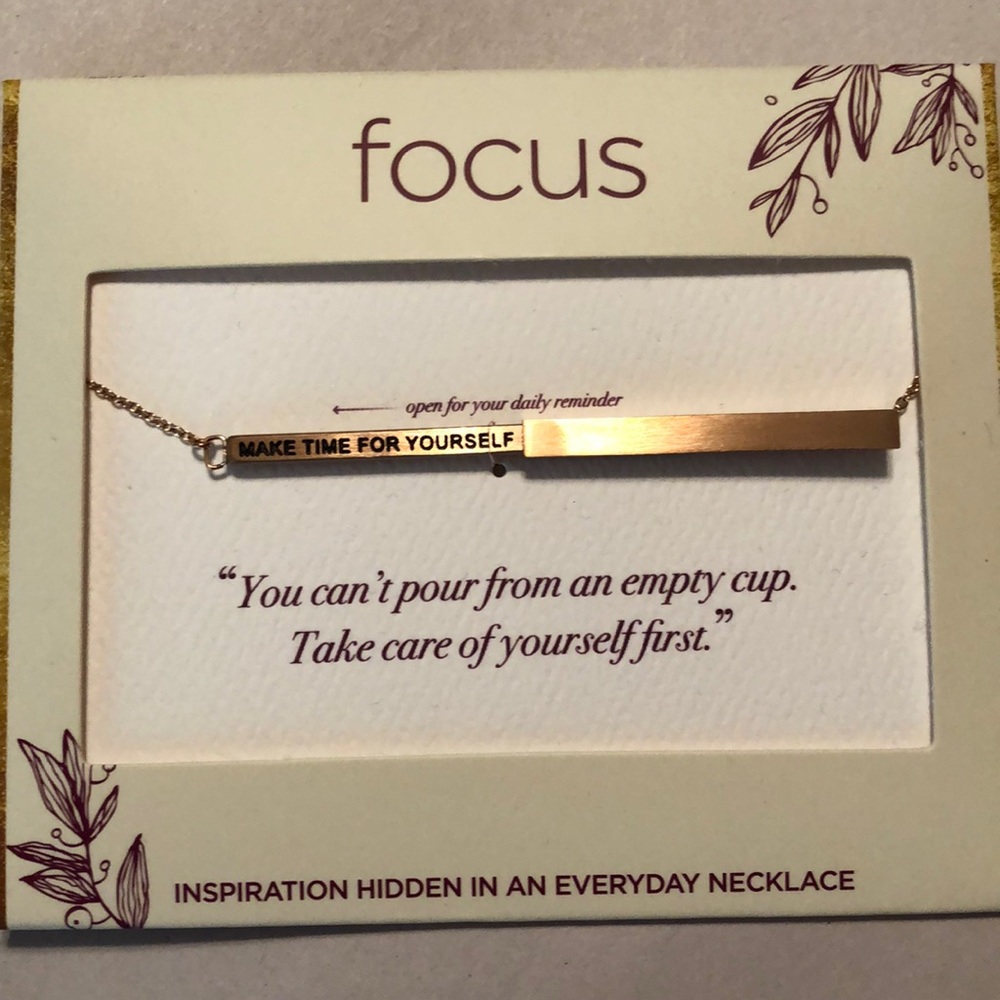 NEW focus gold necklace